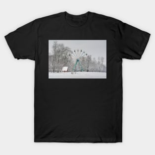 Old observation wheel in the snowy park T-Shirt